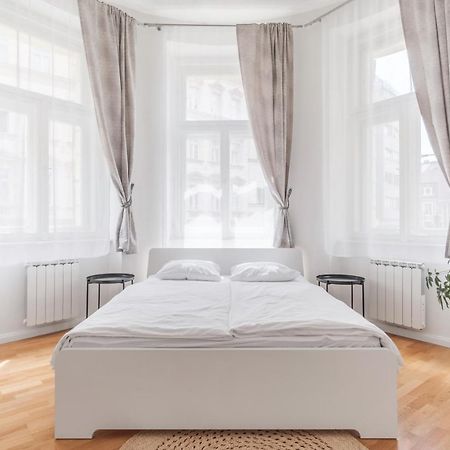 Luminous Apartment For 2 Near Wenceslas Square By Prague Days Экстерьер фото