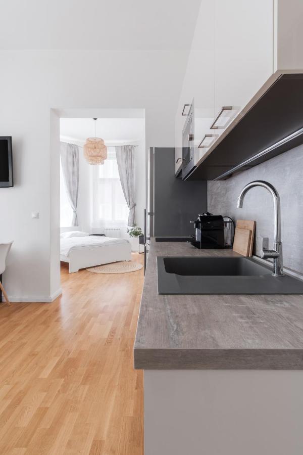Luminous Apartment For 2 Near Wenceslas Square By Prague Days Экстерьер фото